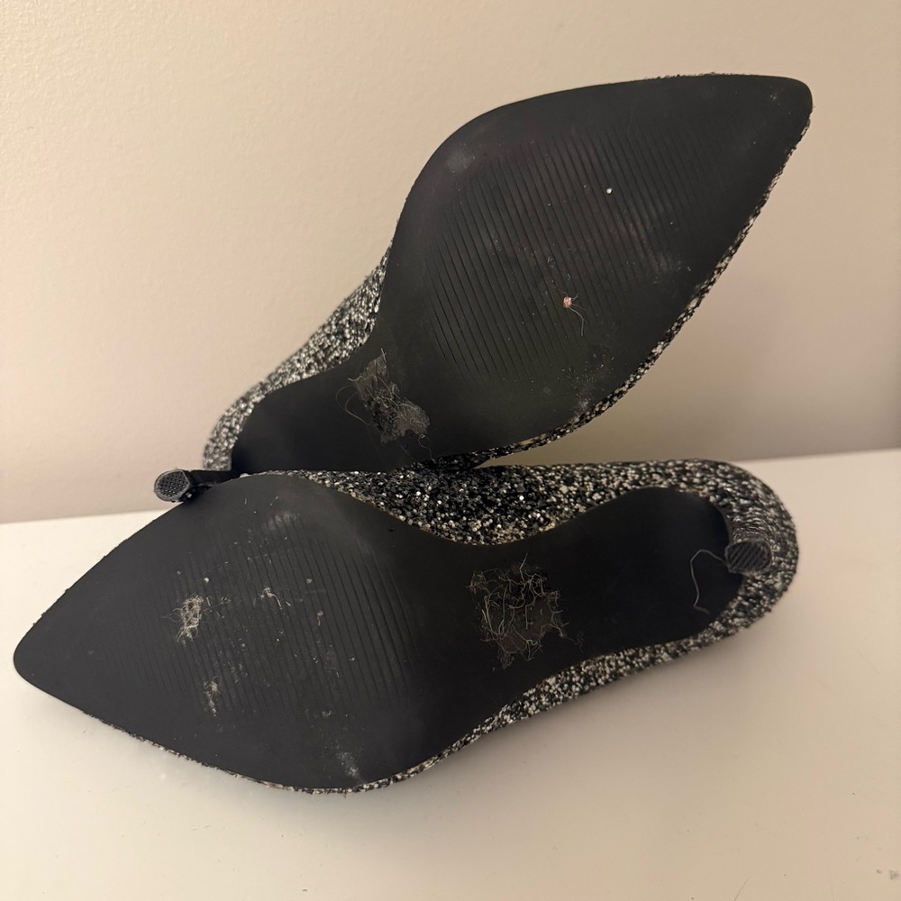 London Fog "Anya" Silver & Black Ombré Glitter Pointed Toe Pumps - Size 5 - Picture 8 of 9